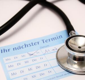 Kassenärzte für Strafgebühr bei ungenutzten Arztterminen